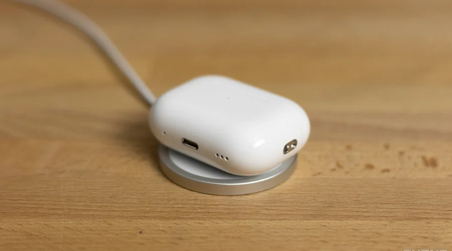 Battery Life and Charging: AirPods Pro 3 Rumor